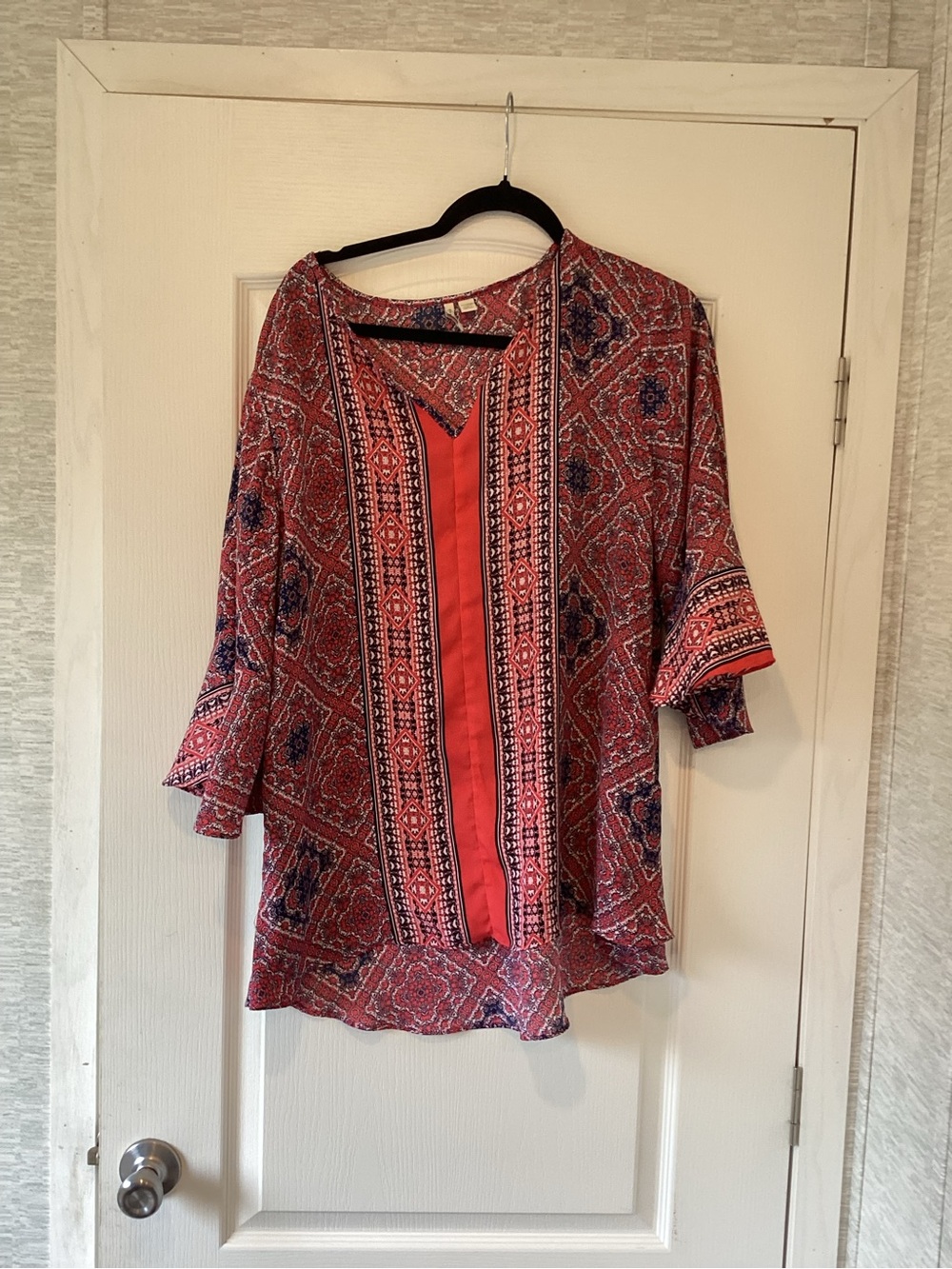 Cato Coral and Navy Printed V-Neck Blouse 18/20W EUC